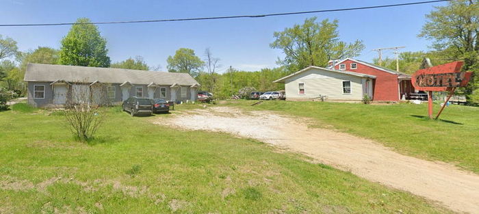 Pines Motel - 2022 Street View (newer photo)